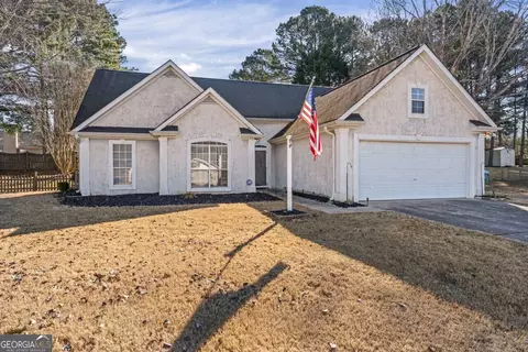 64 Dogwood Lakes Dr, Hampton, GA 30228