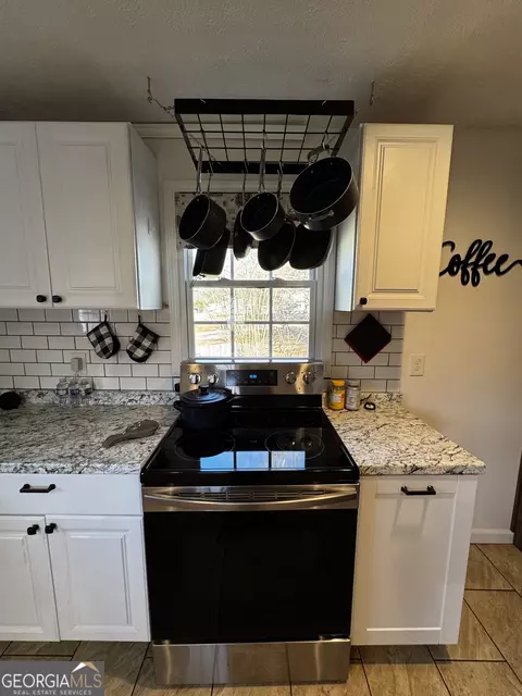Kitchen - 87 Youngs Mill Rd, Lagrange, GA 30241 photo 6 of 6
