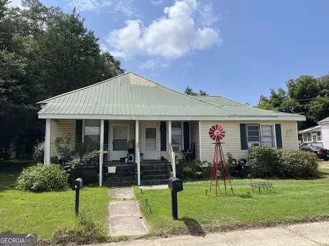 12 Truitt St, Manchester, GA 31816
