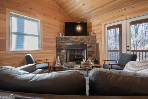 Living - 132 Lanes Way, Murphy, NC 28906 photo 2 of 3
