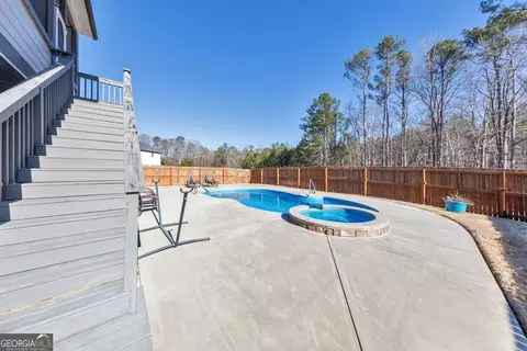 Exterior - 110 Sunflower St, Tyrone, GA 30290 photo 9 of 14