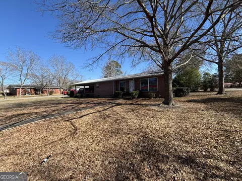 216 E Peter St, Cochran, GA 31014 photo 2