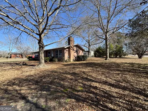 216 E Peter St, Cochran, GA 31014 photo 3