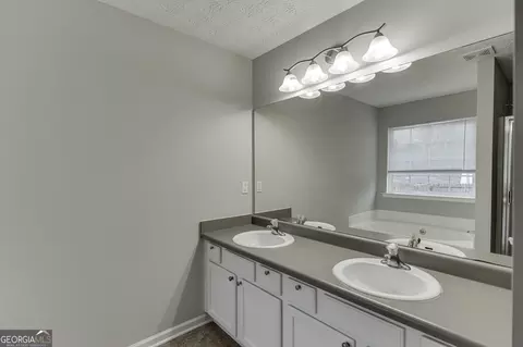 Bath - 3561 Bogan Mill Rd, Buford, GA 30519 photo 3 of 3