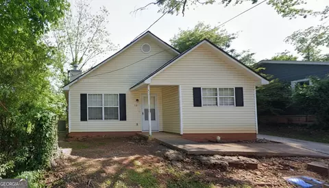 15 Davis St, Newnan, GA 30263