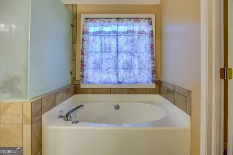 Bath - 489 Mount Mariah Rd, Covington, GA 30014 photo 2 of 3