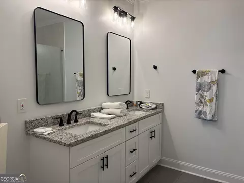 Bath - 633 E 3rd St, Rome, GA 30161 photo 4 of 5