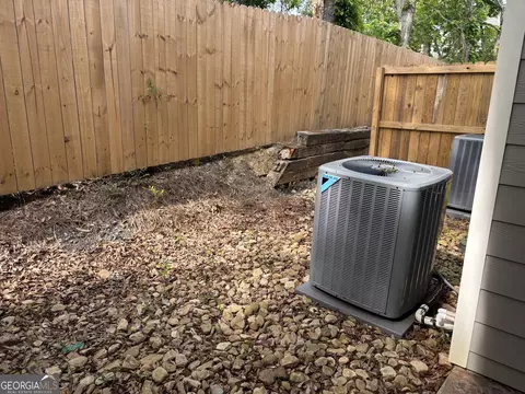 Exterior - 633 E 3rd St, Rome, GA 30161 photo 5 of 5