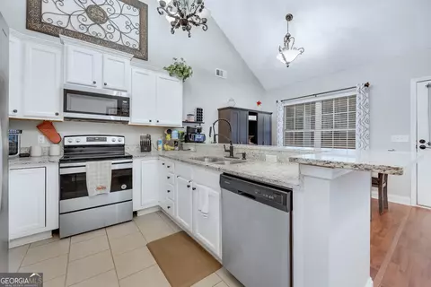 Kitchen - 119 Cedar Ridge Dr, Lagrange, GA 30241 photo 3 of 4