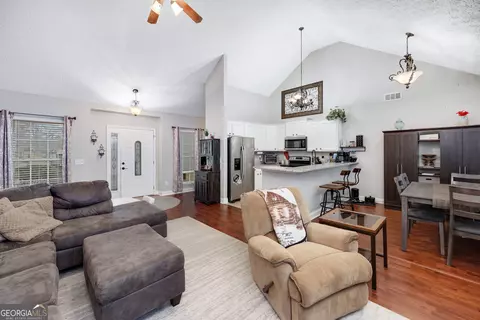 Entry Way - 119 Cedar Ridge Dr, Lagrange, GA 30241 photo 2 of 4