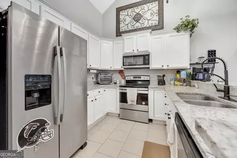 Kitchen - 119 Cedar Ridge Dr, Lagrange, GA 30241 photo 2 of 4