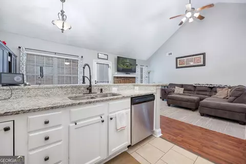 Entry Way - 119 Cedar Ridge Dr, Lagrange, GA 30241 photo 4 of 4