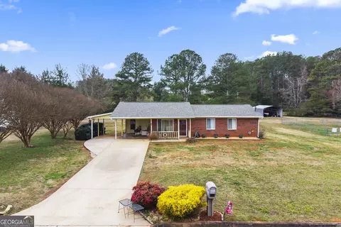 75 Country View Dr, Eastanollee, GA 30538