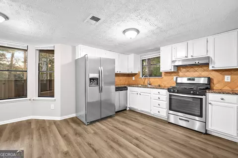 Kitchen - 6706 Bent Creek Dr, Rex, GA 30273 photo 2 of 3