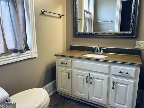 Bath - 391 Yonah St, Cornelia, GA 30531 photo 2 of 3