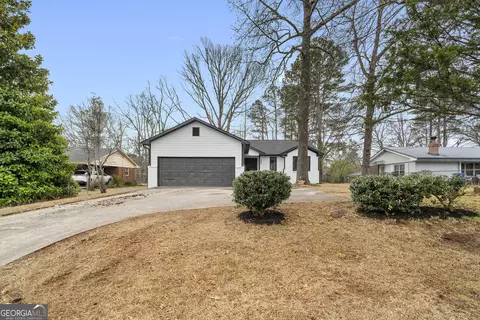 323 Lumpkin St, Winder, GA 30680