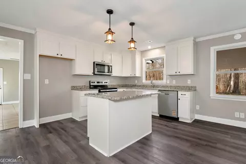 Kitchen - 587 Forest Ln, Colbert, GA 30628 photo 1 of 2