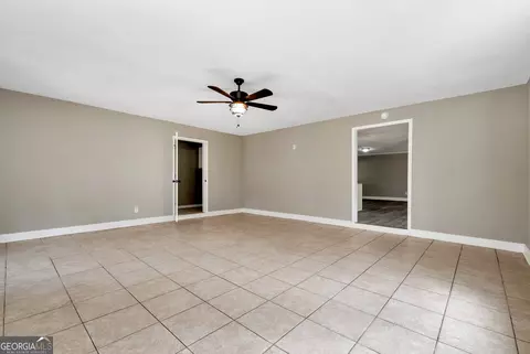 Living - 587 Forest Ln, Colbert, GA 30628 photo 9 of 10
