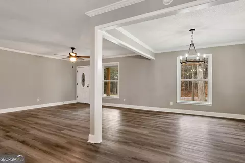 Living - 587 Forest Ln, Colbert, GA 30628 photo 5 of 10