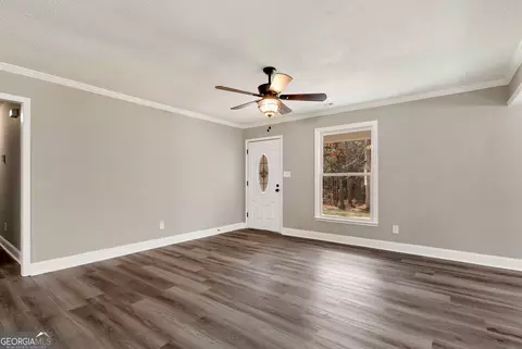 Living - 587 Forest Ln, Colbert, GA 30628 photo 7 of 10