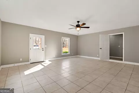 Living - 587 Forest Ln, Colbert, GA 30628 photo 8 of 10