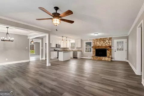 Living - 587 Forest Ln, Colbert, GA 30628 photo 1 of 10