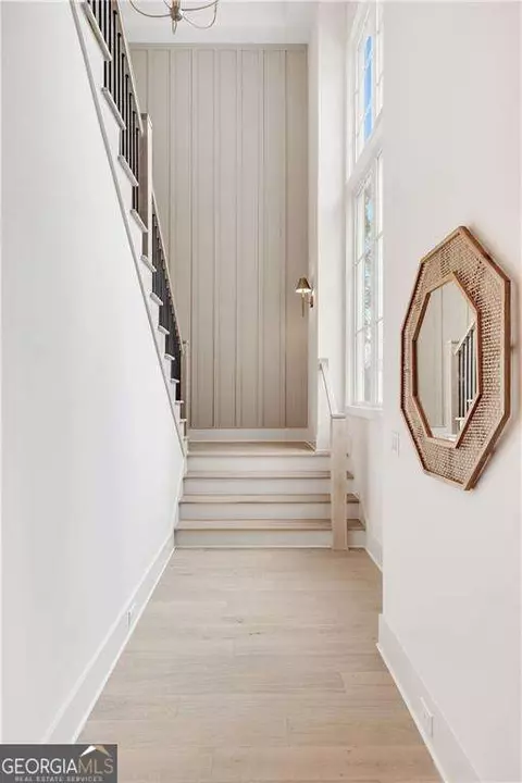 Entry Way - 2991 Surrey Ln, Chamblee, GA 30341 photo 3 of 6
