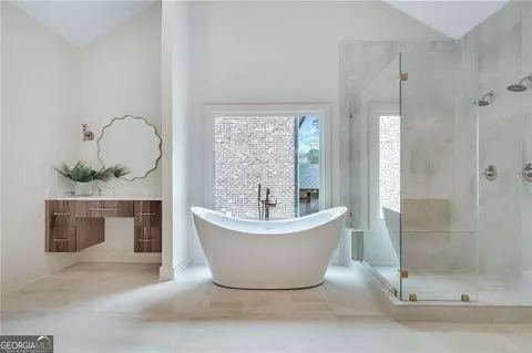 Bath - 2991 Surrey Ln, Chamblee, GA 30341 photo 3 of 8