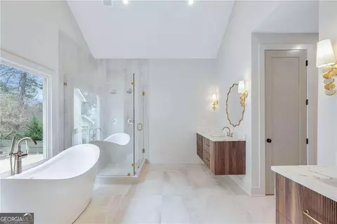 Bath - 2991 Surrey Ln, Chamblee, GA 30341 photo 5 of 8