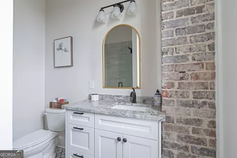 Bath - 202 E 4th Ave #5, Rome, GA 30161 photo 7 of 10