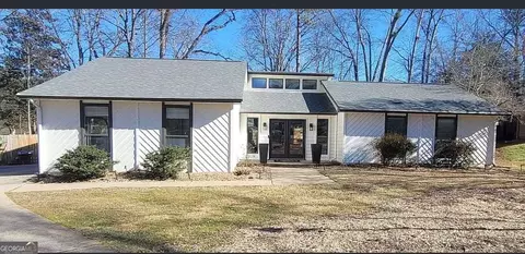 2745 Shadow Pine Dr, Roswell, GA 30076