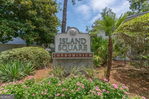 121 S Island Square Dr, St. Simons, GA 31522