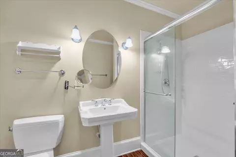 Bath - 661 E Walton St, Madison, GA 30650 photo 1 of 4