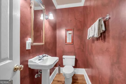 Bath - 661 E Walton St, Madison, GA 30650 photo 3 of 4