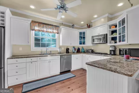 Kitchen - 661 E Walton St, Madison, GA 30650 photo 1 of 3