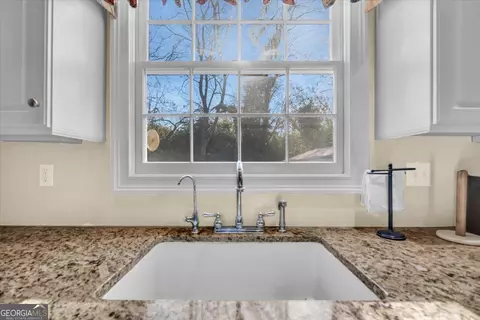 Kitchen - 661 E Walton St, Madison, GA 30650 photo 3 of 3