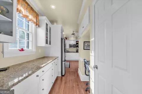 Entry Way - 661 E Walton St, Madison, GA 30650 photo 3 of 3