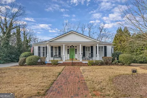 Exterior - 661 E Walton St, Madison, GA 30650 photo 2 of 8