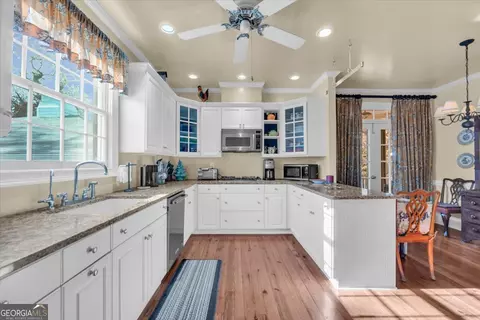 Kitchen - 661 E Walton St, Madison, GA 30650 photo 2 of 3