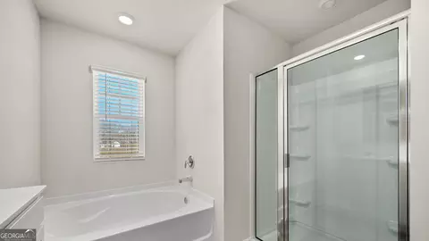 Bath - 511 Alder Lane Ct, Griffin, GA 30223 photo 3 of 3