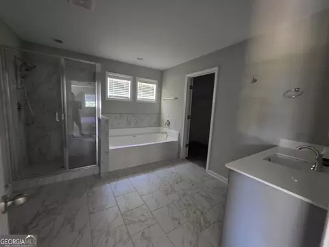 Bath - 208 N Davis Rd, Lagrange, GA 30241 photo 2 of 3