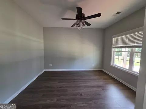 Living - 208 N Davis Rd, Lagrange, GA 30241 photo 2 of 2