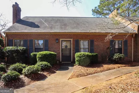 135 S Stratford Dr, Athens, GA 30605