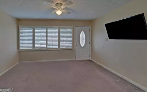 Living - 926 Skyline Dr, Toccoa, GA 30577 photo 5 of 10
