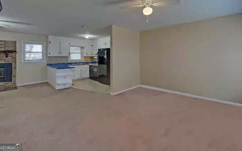 Living - 926 Skyline Dr, Toccoa, GA 30577 photo 4 of 10