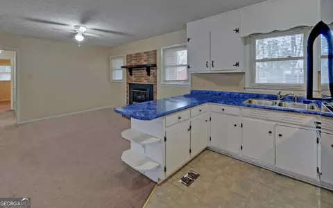Living - 926 Skyline Dr, Toccoa, GA 30577 photo 6 of 10
