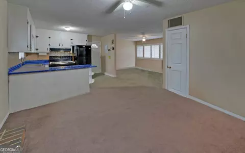 Living - 926 Skyline Dr, Toccoa, GA 30577 photo 8 of 10