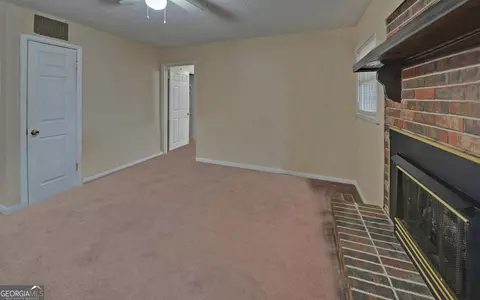 Living - 926 Skyline Dr, Toccoa, GA 30577 photo 9 of 10