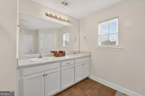 Bath - 618 Bledsoe Dr, Guyton, GA 31312 photo 1 of 5