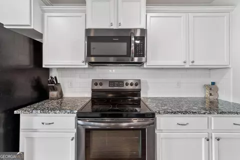 Kitchen - 618 Bledsoe Dr, Guyton, GA 31312 photo 3 of 4